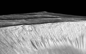 Image Credit: NASA/JPL-Caltech/Univ. of Arizona Image Credit: NASA/JPL-Caltech/Univ. of Arizona